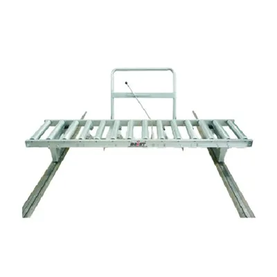 레일 위의 롤러 이송 카트